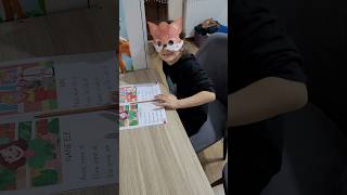 Maskeli Esila Okuma Çalışıyor Şfetteyiz