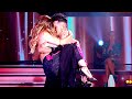 ¡TENSIÓN SEXUAL EN LA PISTA! Jimena Barón y Jony Lazarte bailaron un lento apasionado