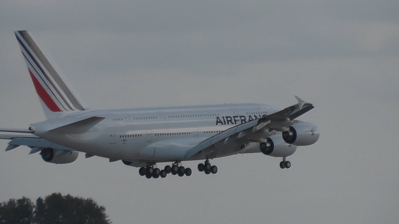 Airbus A380 Air France go around at Hamburg Finkenwerder F-HPJI