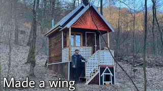 A house in the forest. I made a wing and a handrail. Part 4