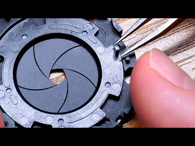 How The Lens Aperture Mechanism Works In Detail - How It Works Canon 50mm f1.8 II class=