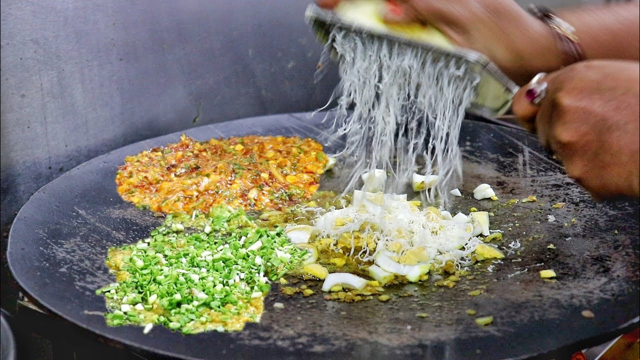 Hardworking Indian Lady Selling 6 Layer Omelette Hungama Dish | Egg Street Food | Indian Street Food | Street Food Fantasy
