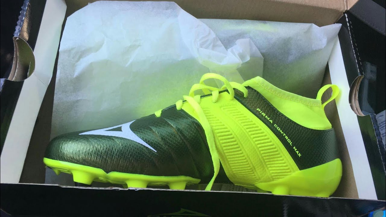 botas de futbol supreme