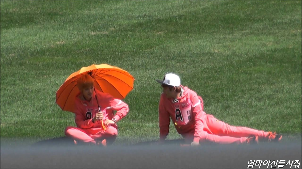 130903 아육대 진영,산들 :: 무릎배게로 투닥투닥