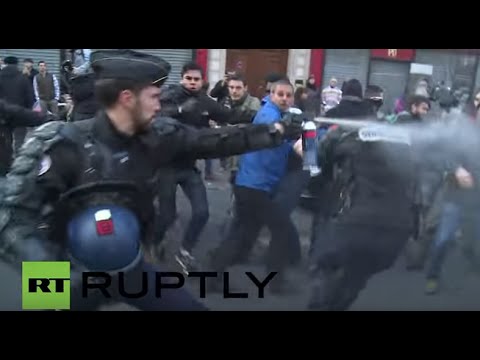 France: Police clash with protesters at banned pro-refugee rally in Paris