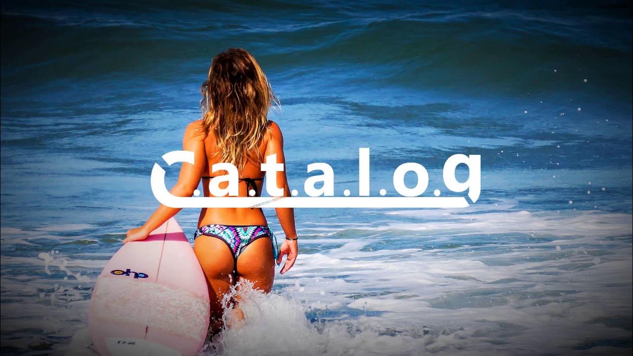 Hot away. Hot away. девушка в солнечных очках. Hot away. Lets fly away перевод.