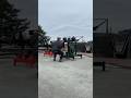 Приседания с максимальным весом в уличном тренажере