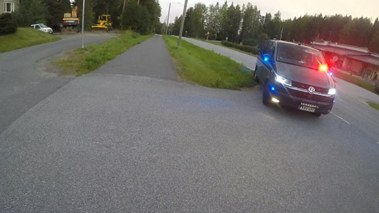 Poliisi pysäyttää 2kertaa(Police pull over 2 times)