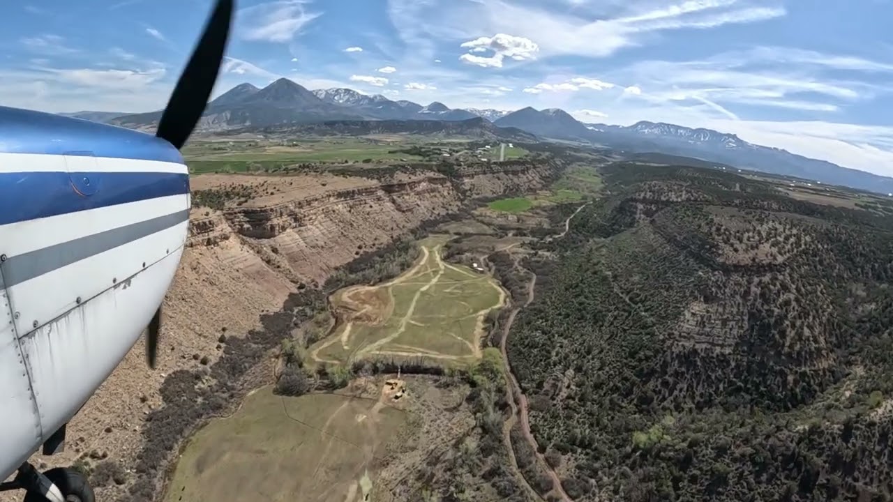 Landing Crawford Airport in a Cessna 182RG