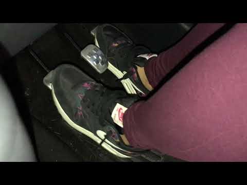 Kate is driving in Nike Airmax 1