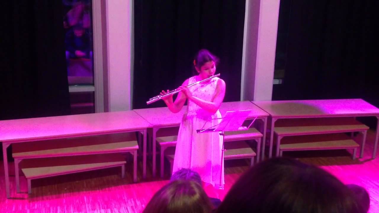 Noche de paz - F. Gruber - Flauta - Mariela Cepeda - YouTube