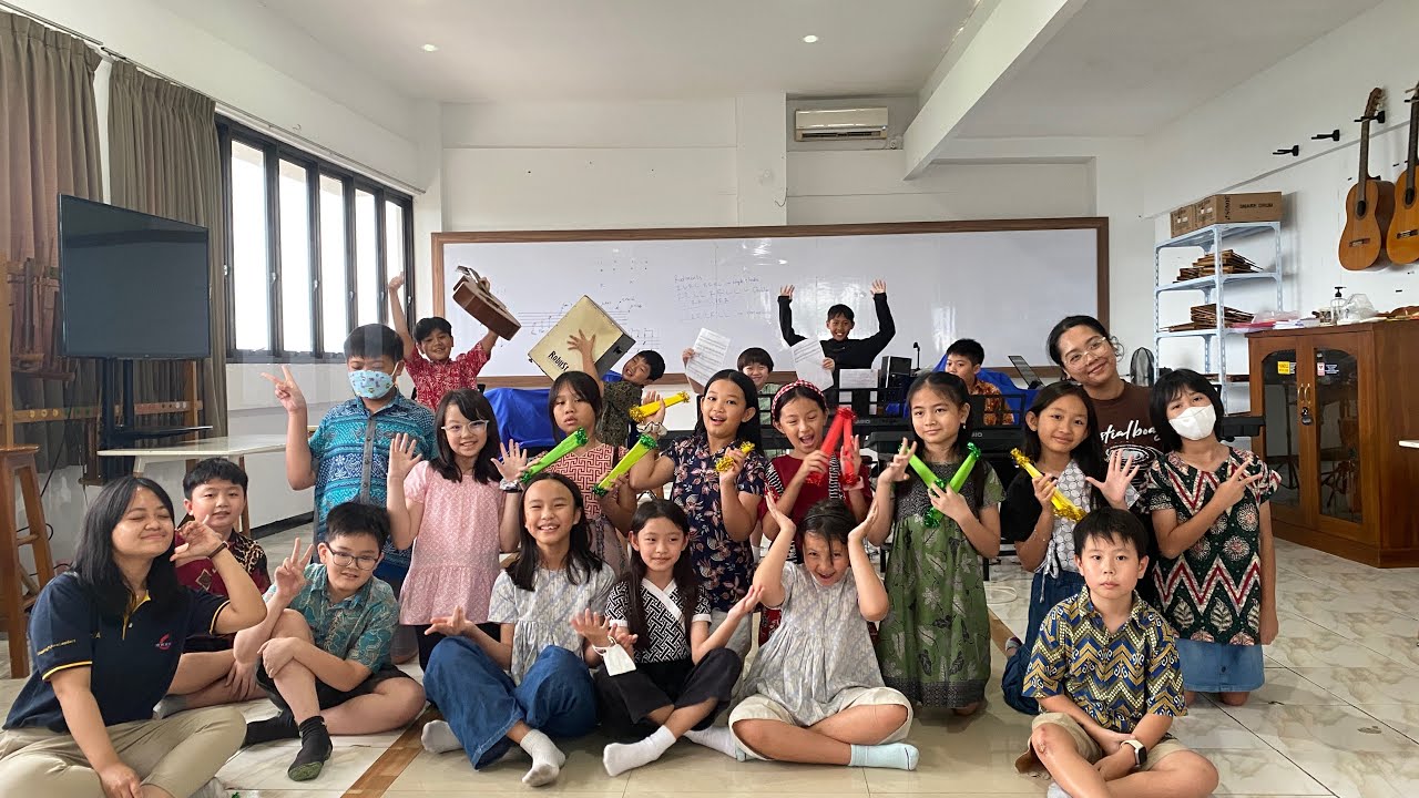 Charis Music Class & Act Project from 4B