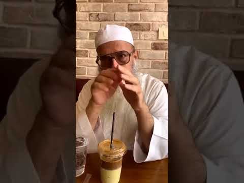 شايب عمره ٨٠ سنه ما يطلع من البيت قبل ما يستأذن من امه