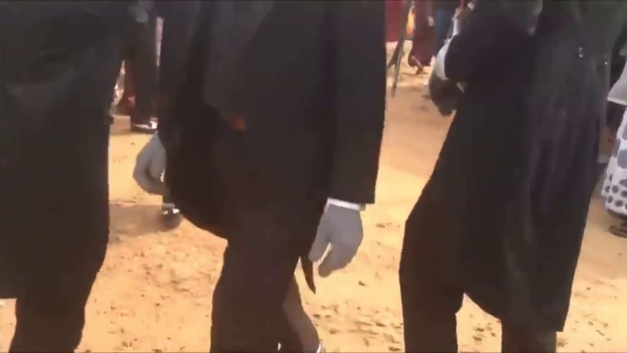 Schwarze Sargträger 