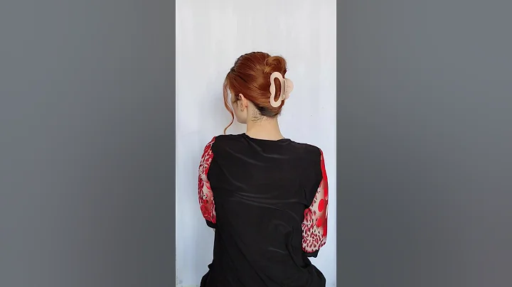 Claw clip hack for thick hair #hairstyle #hair #hairtutorial #hairstyles #hairhairstyles  #hairtok