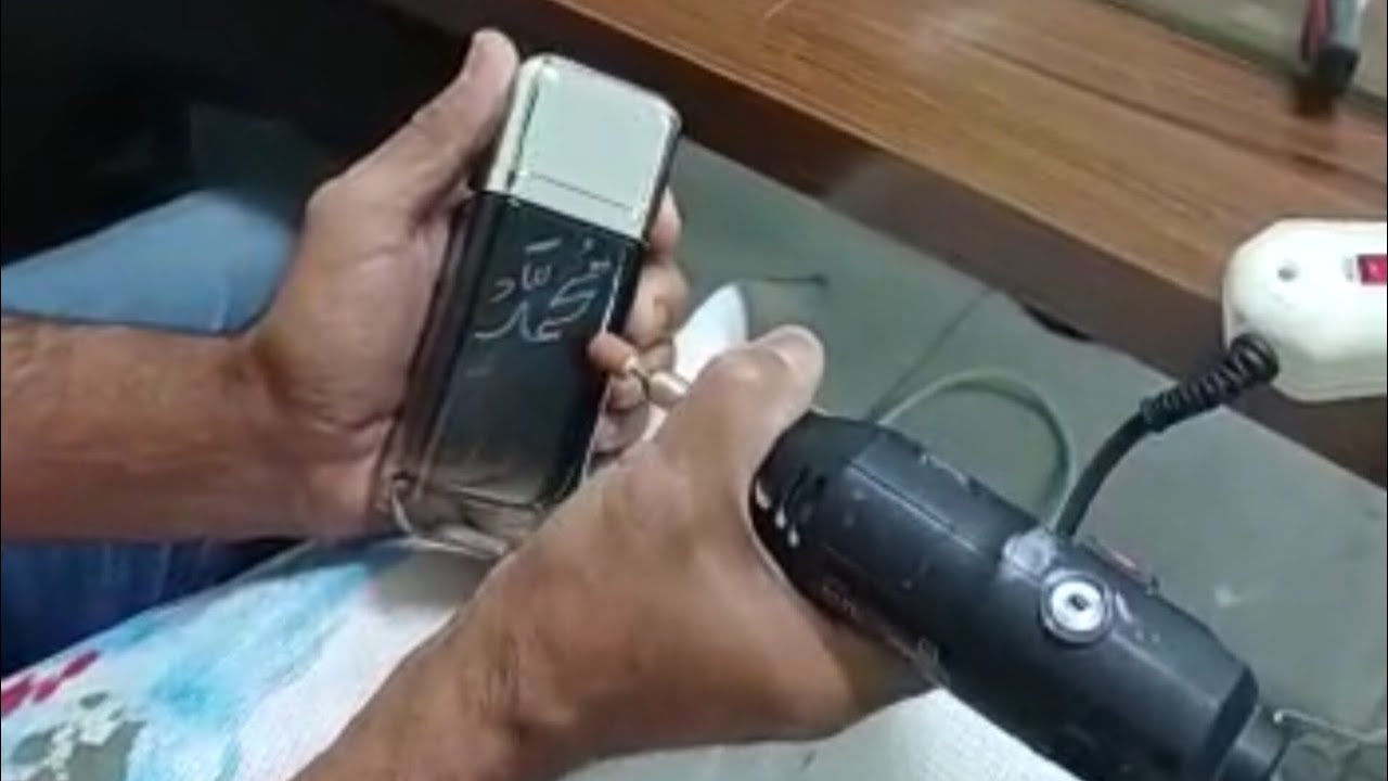نحت الأسماء على العطور والأفلام       Carving names on perfumes and films
