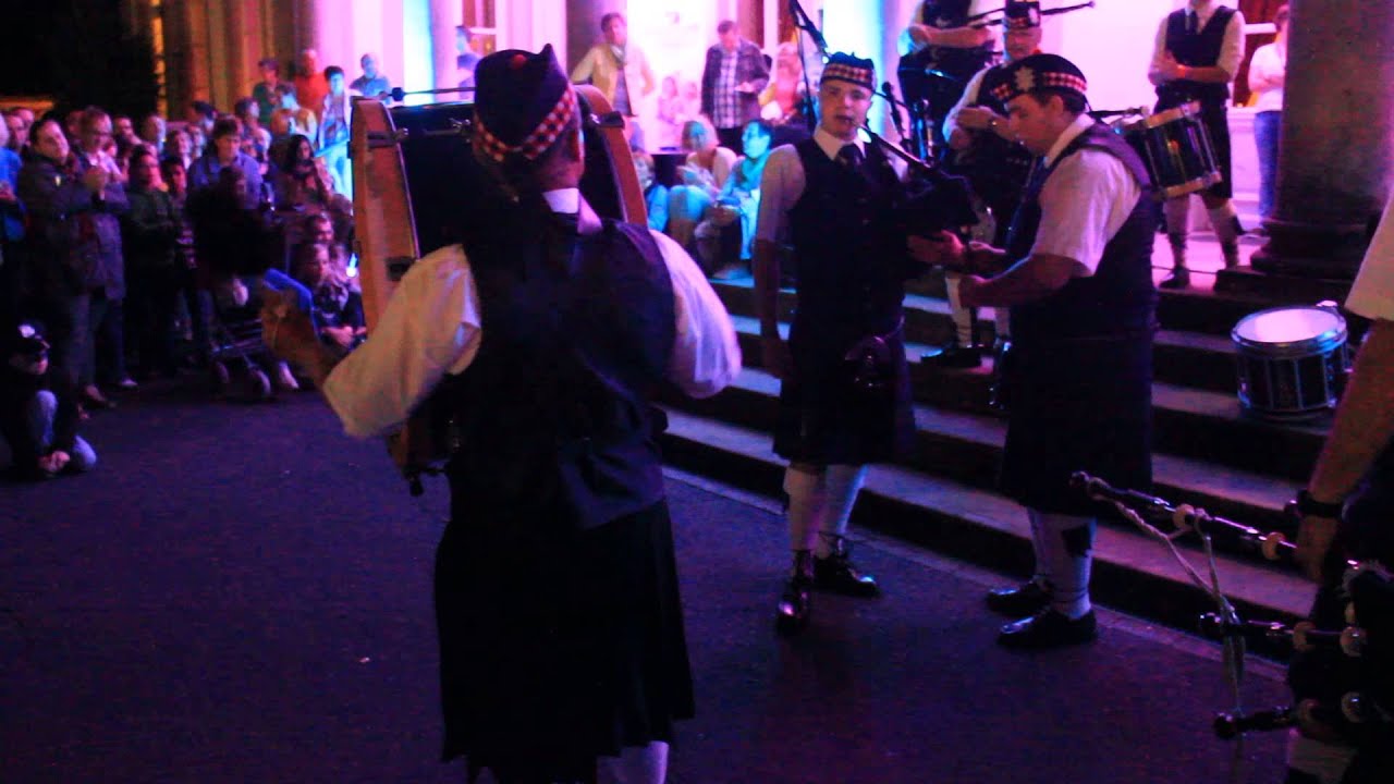 Itchy Fingers, City of Nordhorn, Pipes and Drums. YouTube