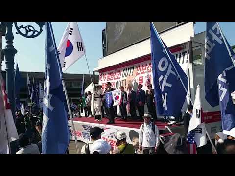 애국가제창. 서울역광장에서 애국투사 함께. 10월13일((구속562일)) 태극기집회 태극기운동