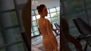 乳搖太強,不晃會被撞到地上 21020607 [抖音 搞笑 視頻 TIKTOK]