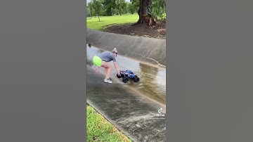🚘TRAXXAS XMAXX. DEAD in the WATER💀WIFE VEHICLE RECOVERY😁