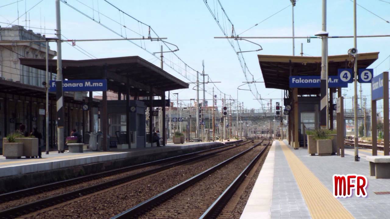 Annunci di Trenitalia in diretta dalla stazione di Falconara Marittima (AN).