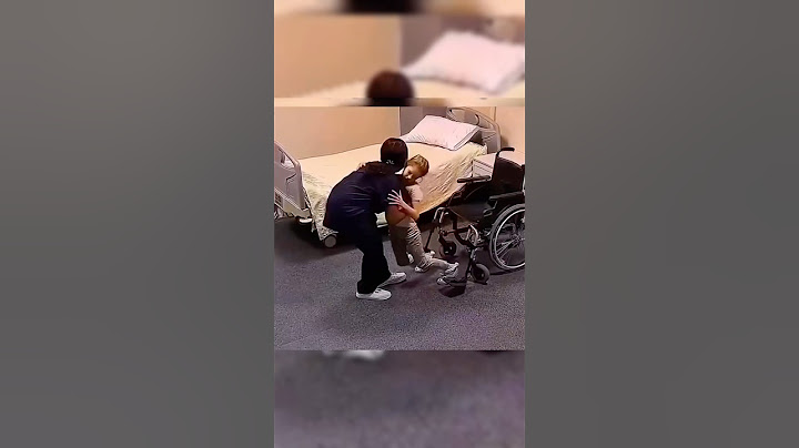 هي ‏البنت المريضة في مرض خطيره قدرة تمشي لأول مرة في حياتها !!