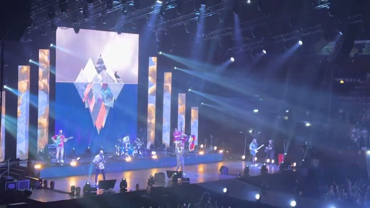 Pinguini Tattici Nucleari - Antartide (live Assago forum 06/07/22)