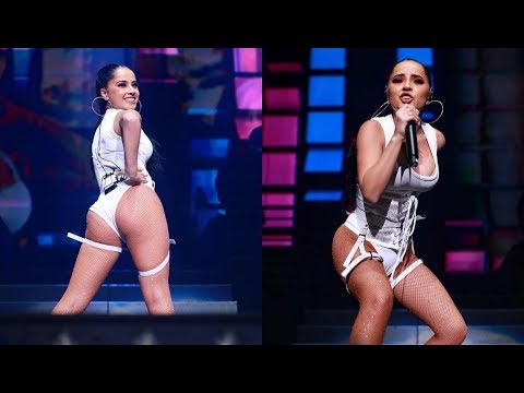 Becky G - Cuando te Bese, Mayores, Zooted, Dura Remix en Vivo | Mega Bash 2018