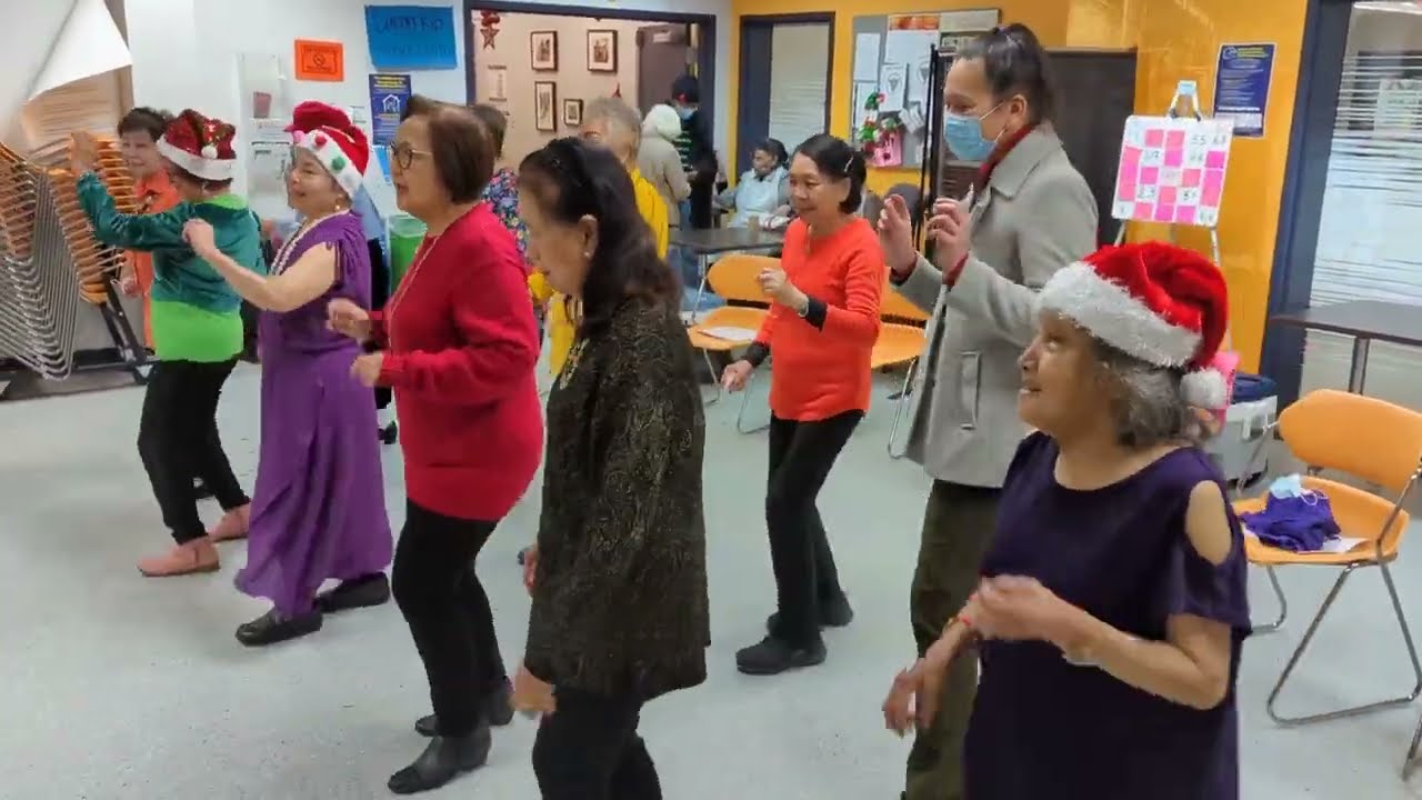 Sleduj Feliz Navidad from CMC's Older Adult Choirs! na YouTube