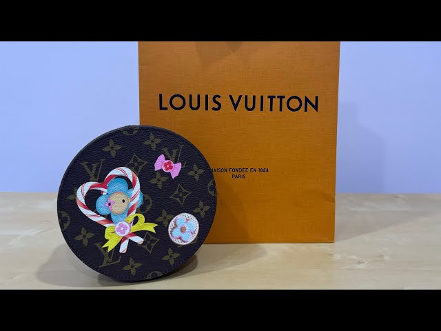 海外限定品【LOUIS VUITTON】Christmas ヴィヴィアン square 90 sddefault.jpg