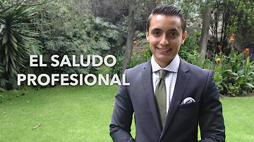 ¿Cuál es la forma correcta de saludar a un cliente?