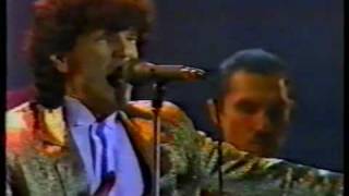 Sparks Live 1981 - This Town Ain't Big Enough For Both Of Us chords