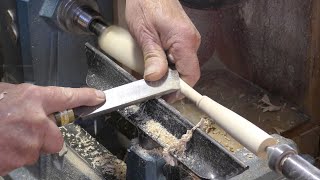 Richard Raffan turns a spatula from scrap wood