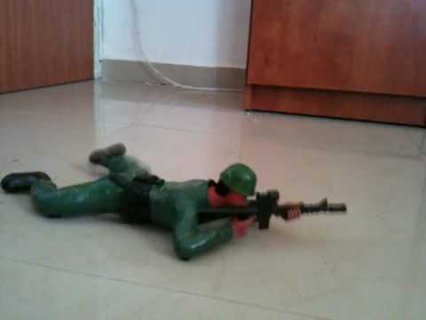 electronic crawling soldier toy