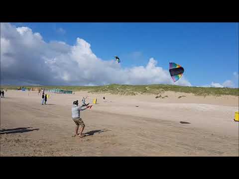 Vliegeren (powerkiten) op van Noordwijk - YouTube