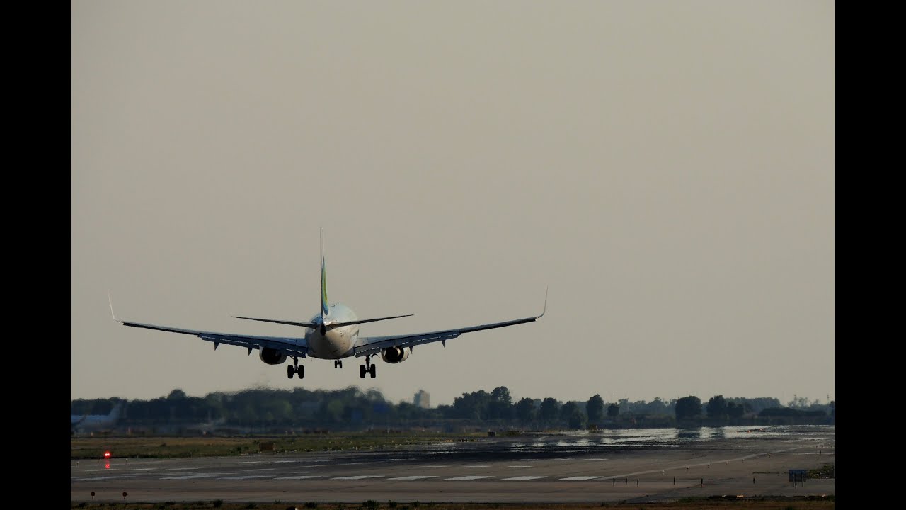 PSatB "Ground control" (to major Tom) Traffic at Barcelona-El Prat airport