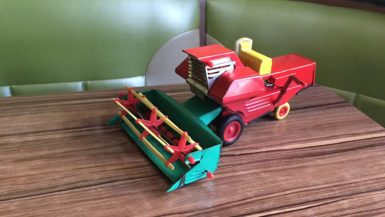 Заводная механическая игрушка -Комбайн "Колос".СССР.RRR - YouTube