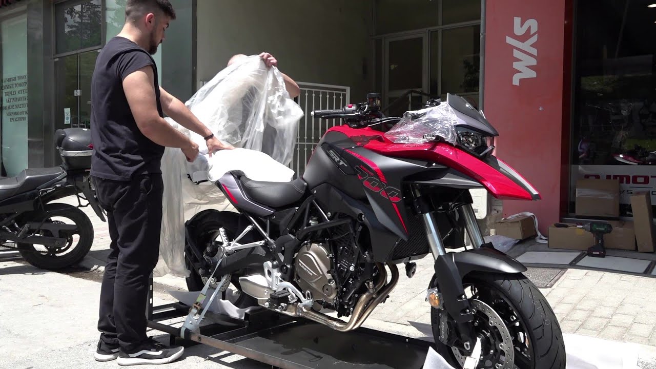 unboxing QJMOTOR 700SRT motorcycle 2023 new model - YouTube