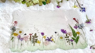 How to Make a Beautiful Flower Resin Tray From a Mold