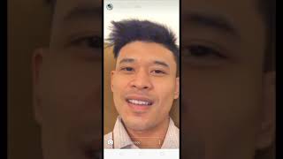 Online Boyfriend Andi Bernadee baca Buku