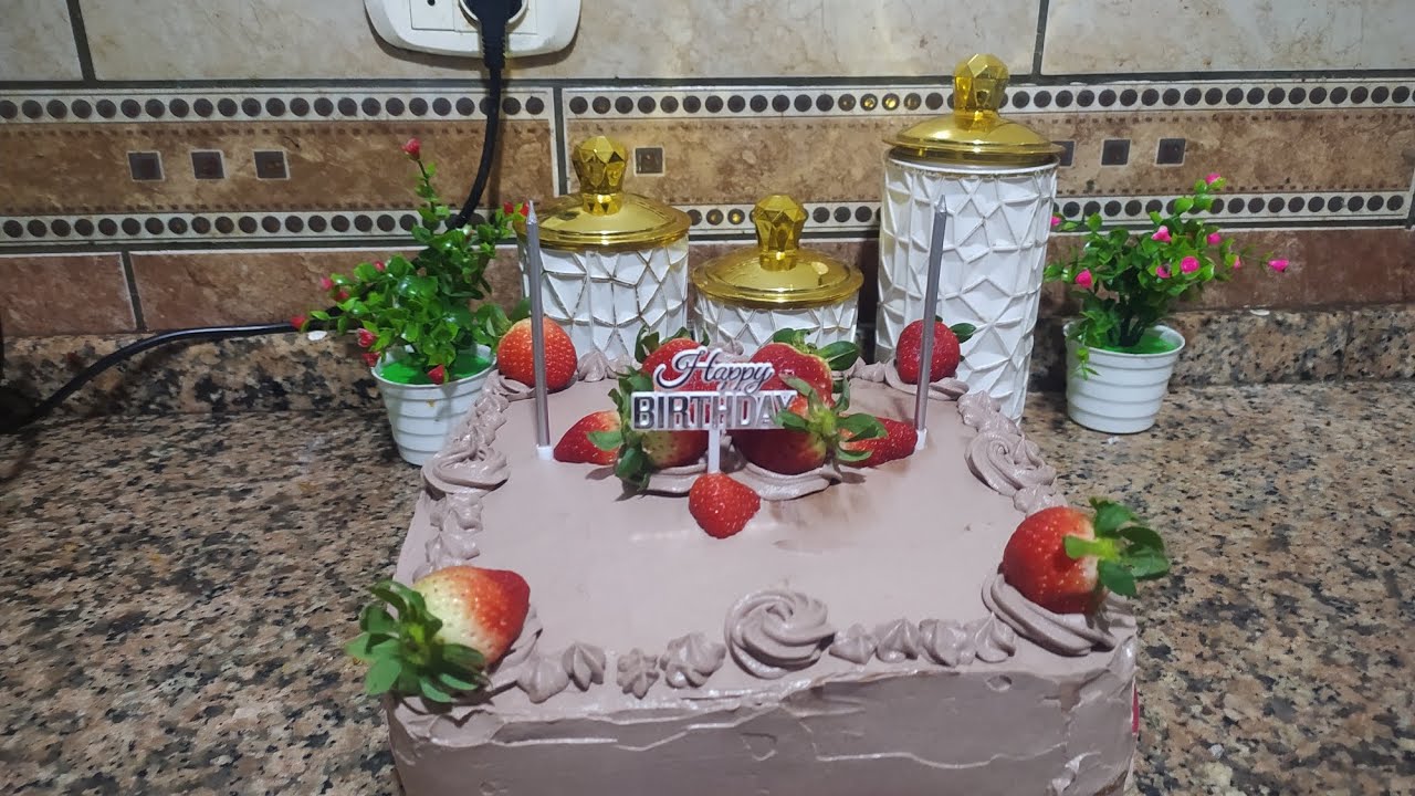 مرحباً اصدقاء عيد ميلاد بنتي عملت كيك عيد ميلاد انشاء الله يعجبكون عقبال عند اولادكون يارب 🤲