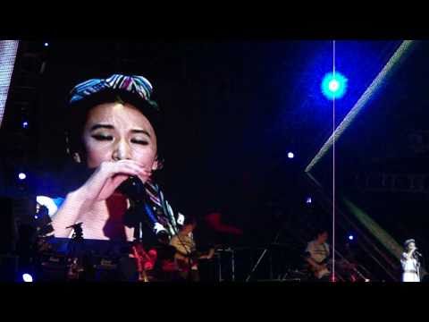 Hebe 田馥甄 performs at Spring Scream 春浪 2011