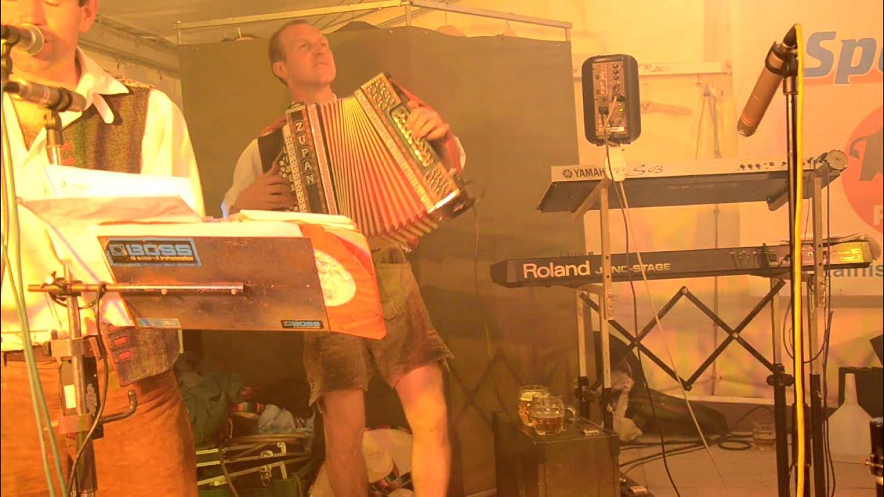 Hubert Von Goisern Aber Brenna Tuats Guat www.youtube.com