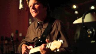 Video thumbnail of "John Fogerty - Green River Acoustic (rare)"