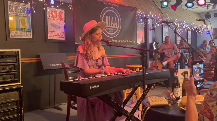 Live at the Bluebird Cafe | Rebecca Rea - Love Can...
