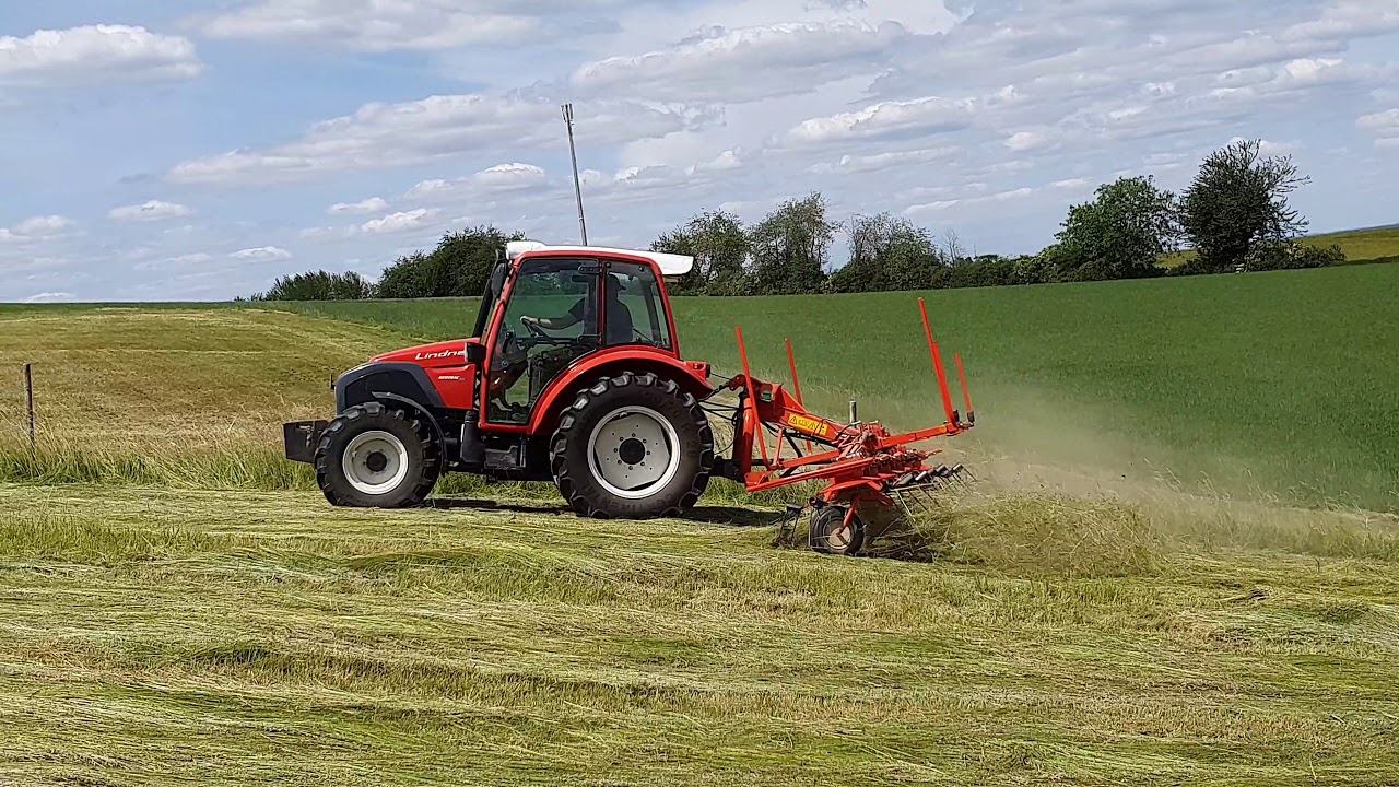 Heuernte 2020 Wenden mit Lindner Geotrac 64 und Kuhn GF 5902
