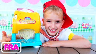 Vlad Et Nikita Font Semblant De Jouer Avec Des Jouets De Cuisine