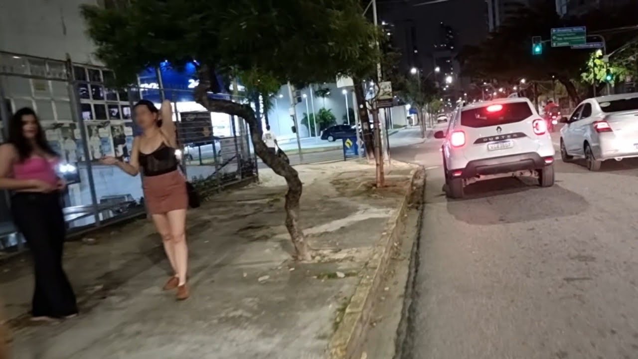 Recife Meninas do Job à noite Boa Viagem 