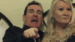Scene from The Odd Couple (2015)