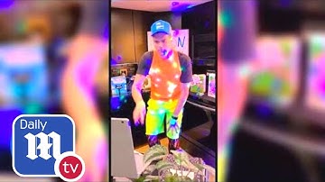 Kindergarten teacher goes viral for Zoom field trips - DailyMail TV